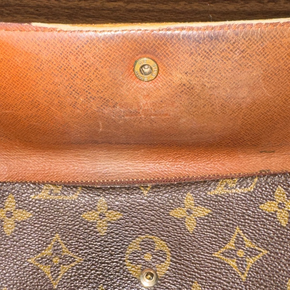 Louis Vuitton Monogram Sarah Wallet - Picture 12 of 12